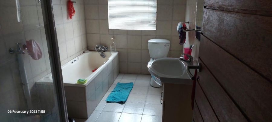 2 Bedroom Property for Sale in Geelhoutpark North West